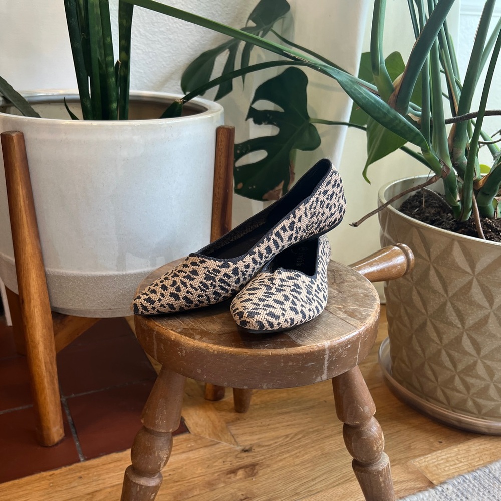 Breifola Women's Memory Foam Pointed Toe Ballet Flats Leopard Animal Print Sz 7